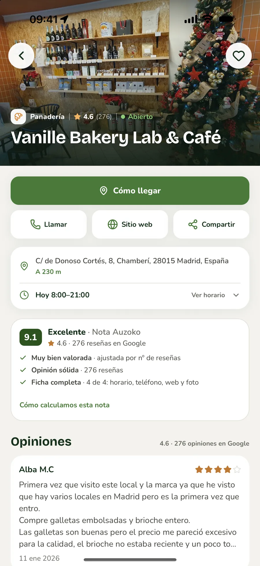 Ficha de un comercio en Auzoko con su valoración, dirección, horario y el botón de cómo llegar.