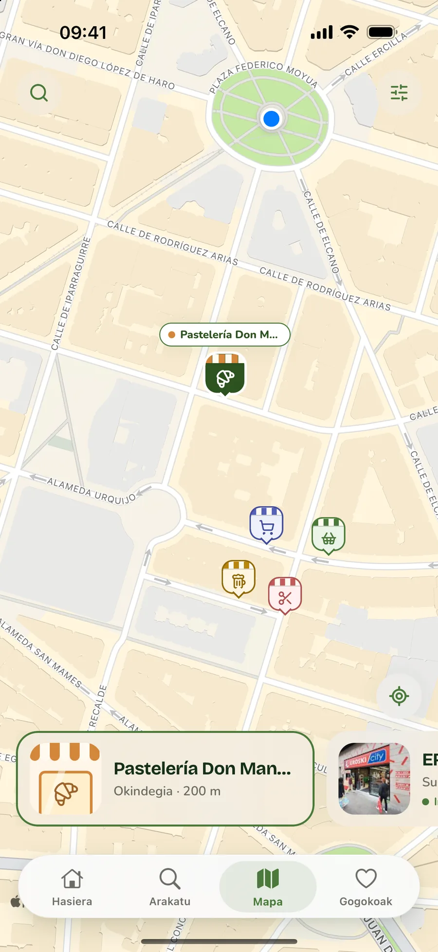 Auzokoren mapa-pantaila, gertuko dendak kategoriaka markatuta.